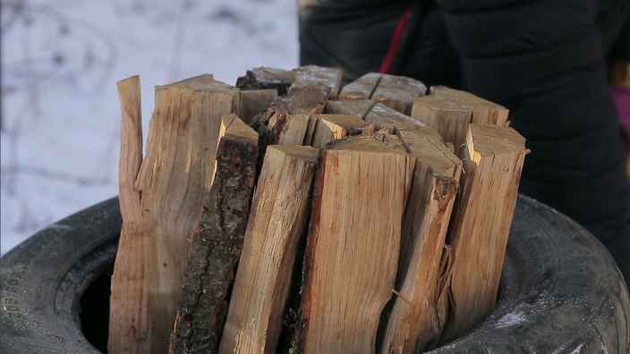 Три способа колки дров, чтобы они не разлетались в стороны