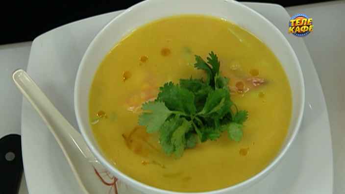 Тыквенный крем-суп с креветками и мини-кукурузой