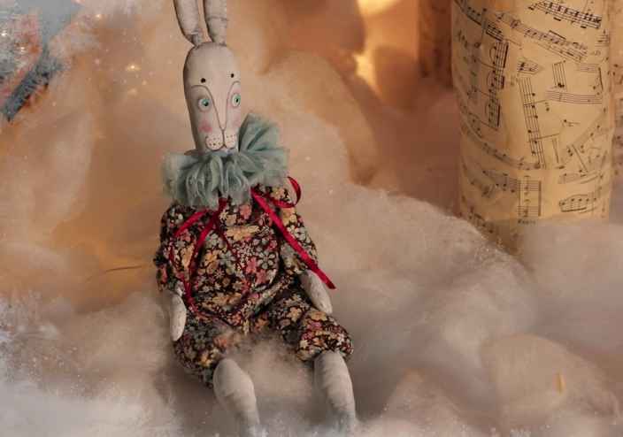 Как сделать игрушечного кролика в технике грунтованный текстиль