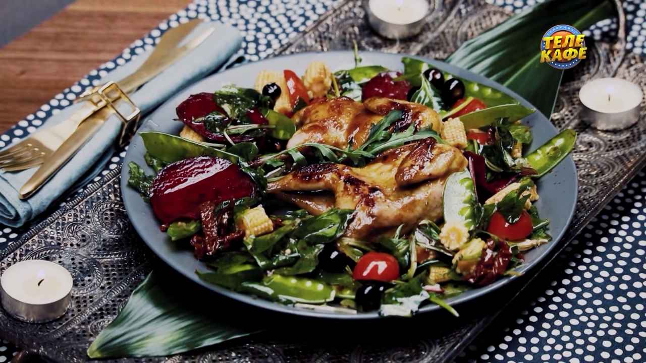 Перепела по-тайски с салатом из маринованной свёклы, голубики и свежей зелени