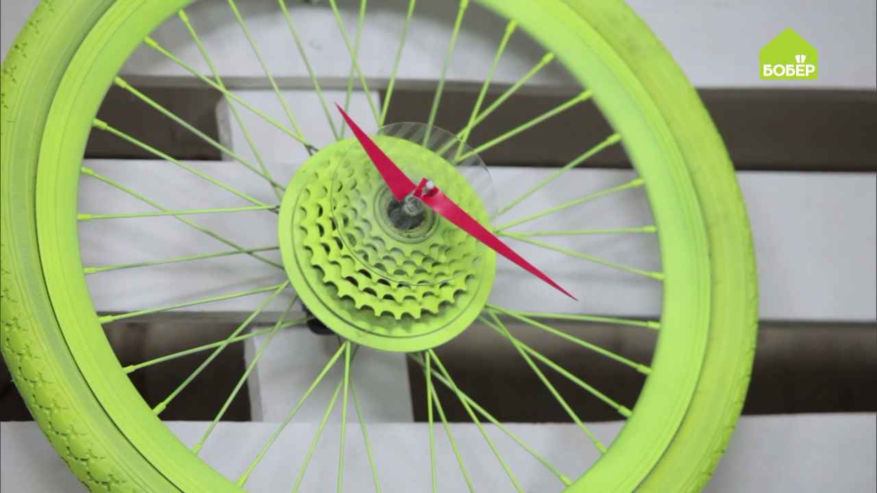 Дизайнерские часы из велосипедного колеса