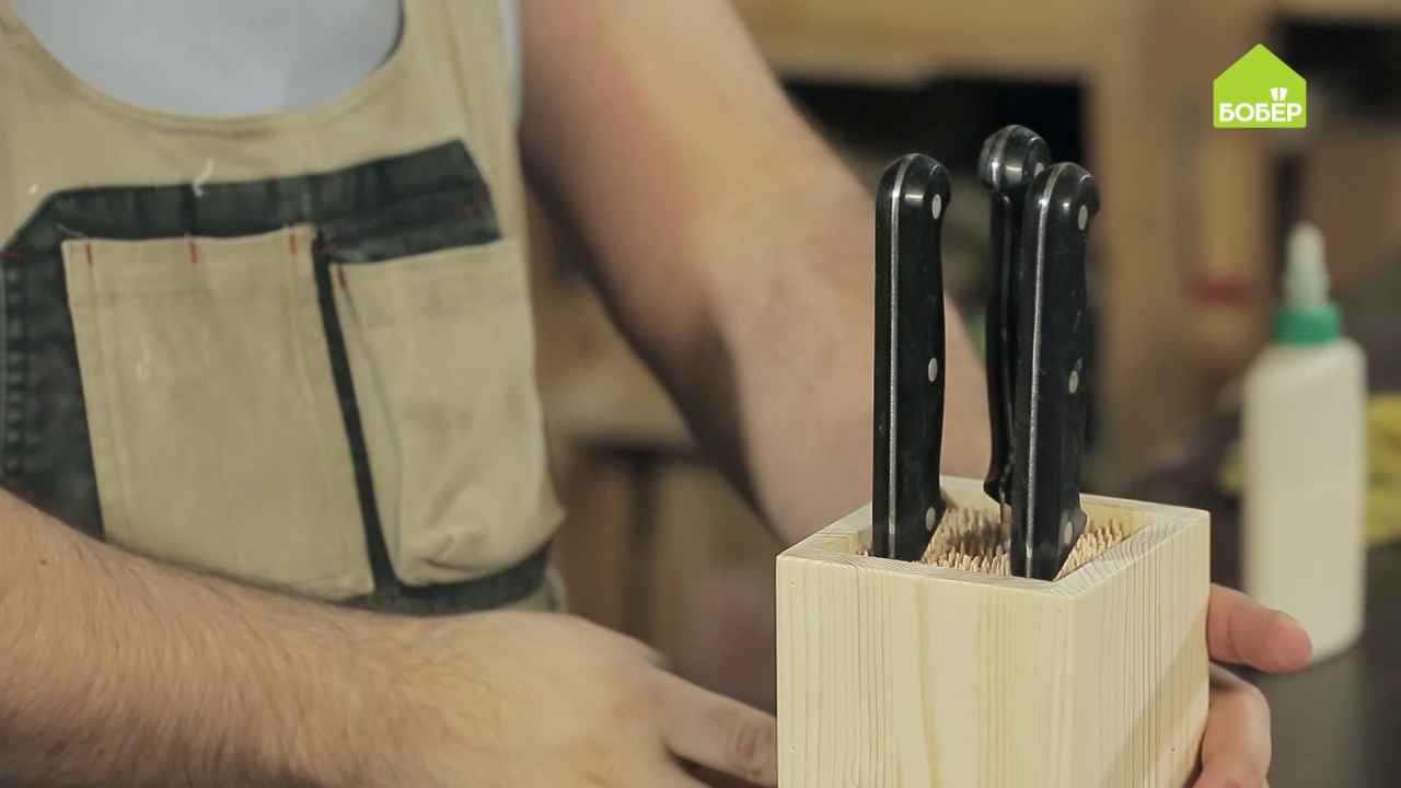 Подставка для ножей из деревянных шпажек