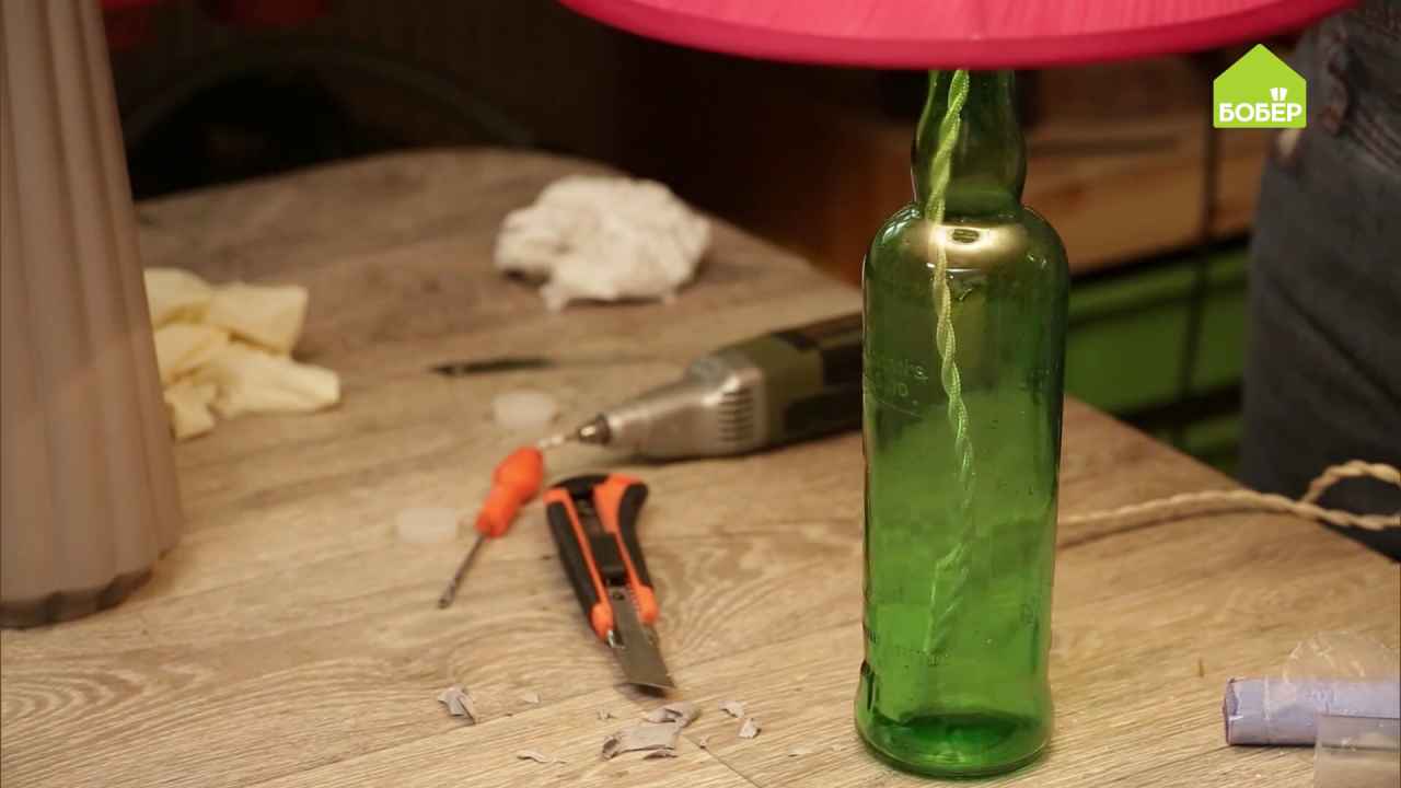 Основание для настольной лампы из стеклянной бутылки