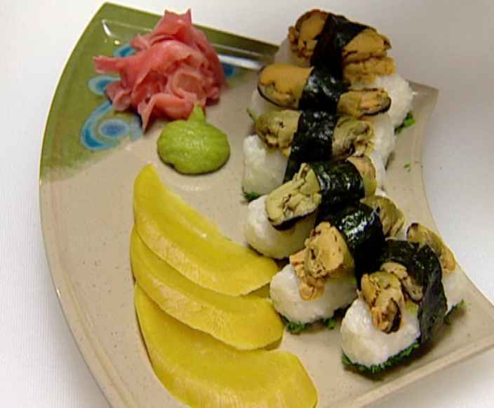 Суши нигири с мидиями