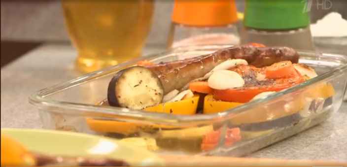 Колбаски с овощами