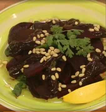Салат из свёклы с соусом ткемали