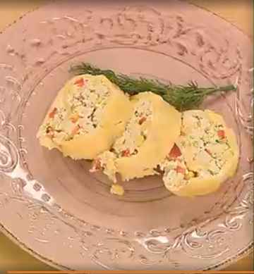 Сырный рулет с курицей и фисташками