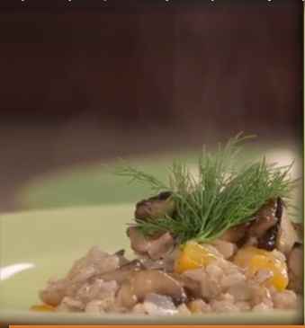 Перловка с грибами, тыквой и сыром