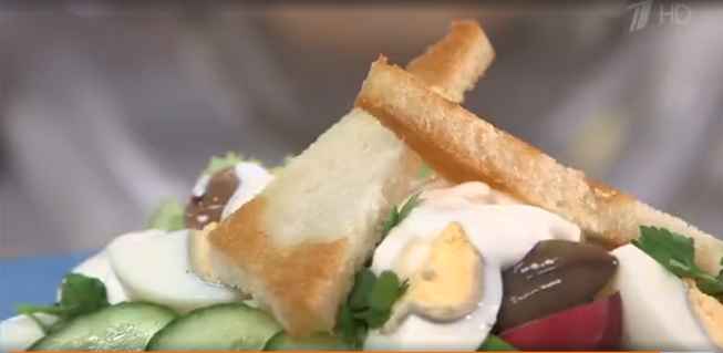 Салат с маринованными маслятами