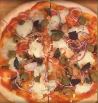 Итальянская пицца с оливками