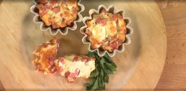 Cырная запеканка с сосисками