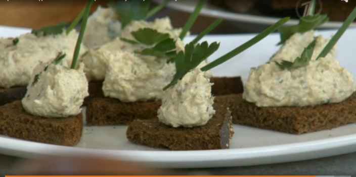 Гренки с селёдочным маслом