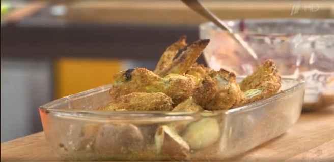 Хрустящие куриные крылья с печёным картофелем