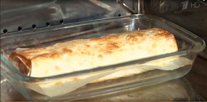Рулет с колбасой и сыром