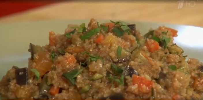 Плов из пшеничной крупы и овощей