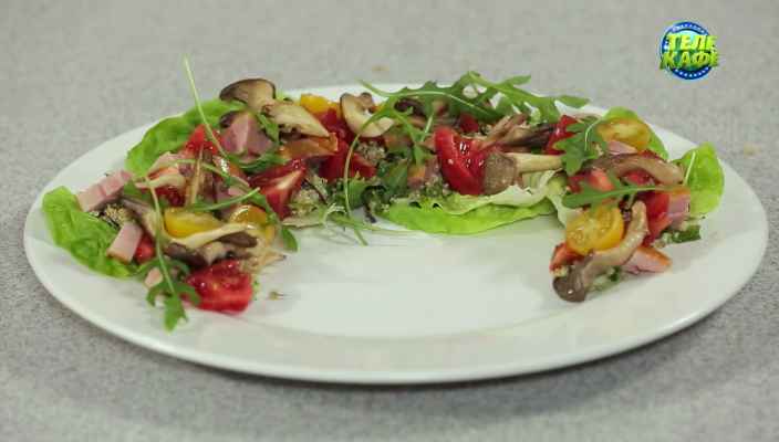 Салат из копчёной курицы с вешенками