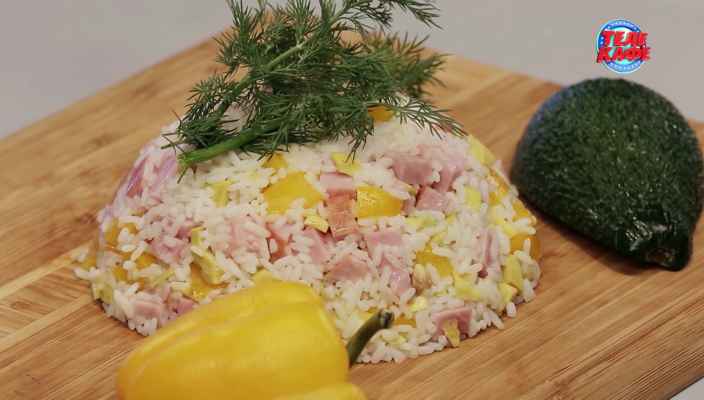 Салат «Экспромт» из риса, ветчины и овощей