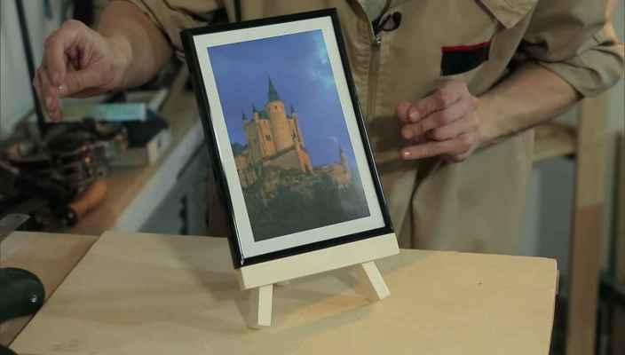 Подставка для планшета или картины из берёзовой рейки