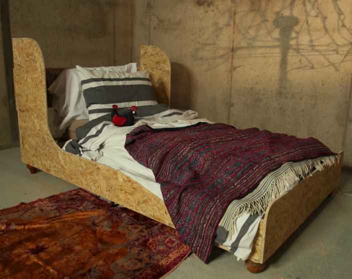 Детская кроватка из деревянных поддонов