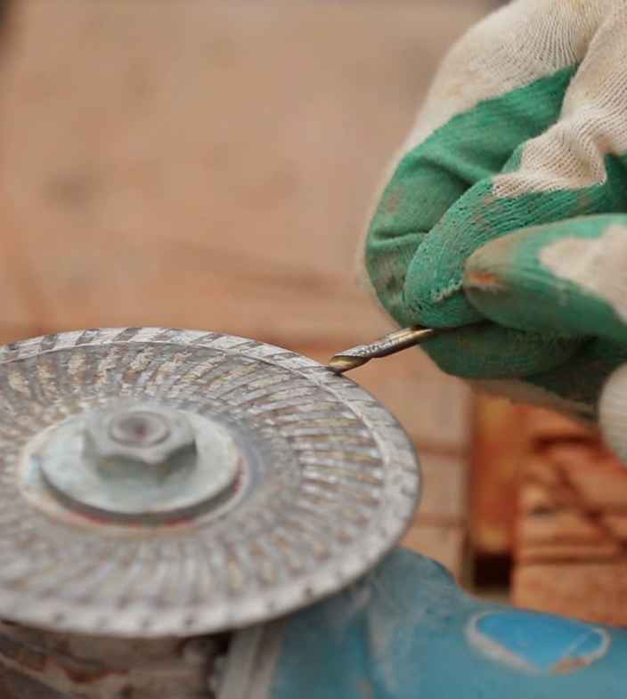 Точим свёрла при помощи болгарки