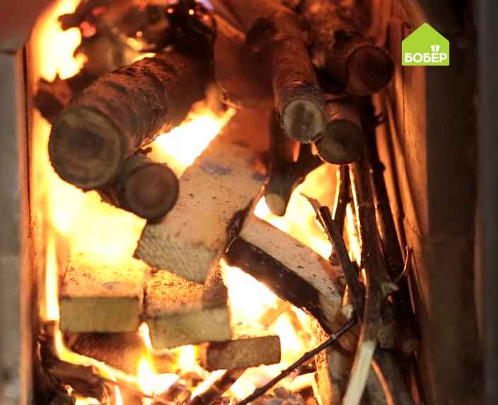 Как правильно заложить дрова в печь