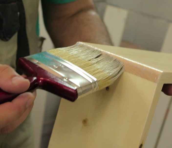 Два способа нанесения лака на деревянное изделие