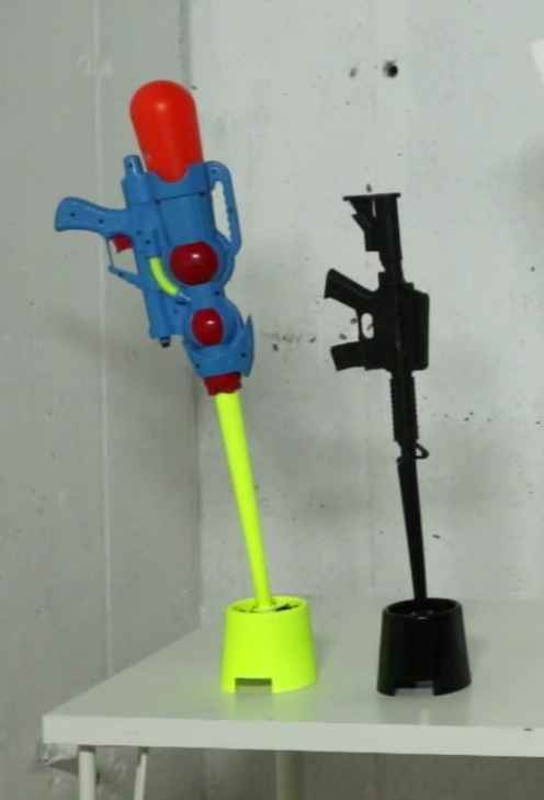 Туалетный ёршик из игрушечного пистолета