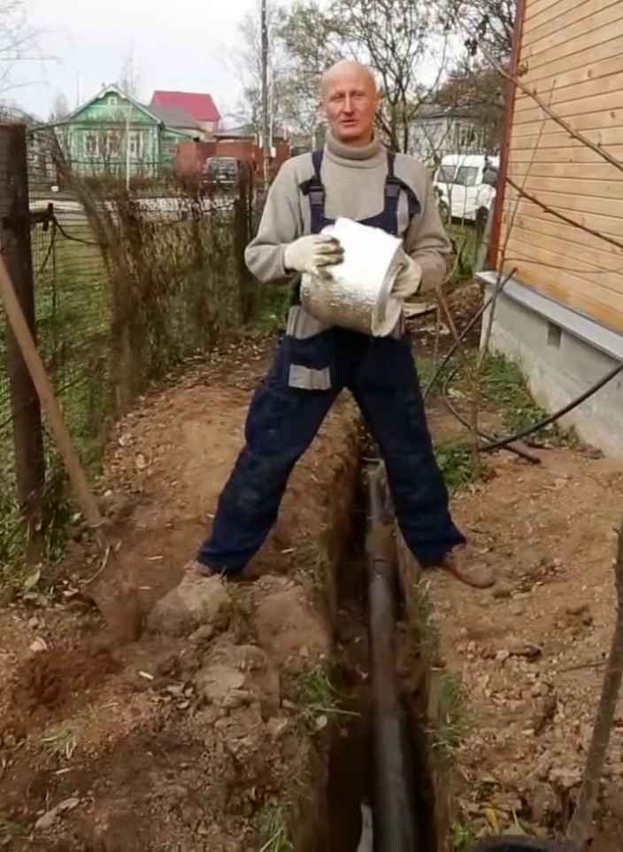 Как неглубоко проложить трубы водоснабжения и канализации