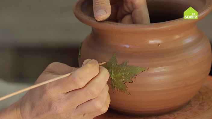 Как сделать отпечатки листьев на глиняном горшочке