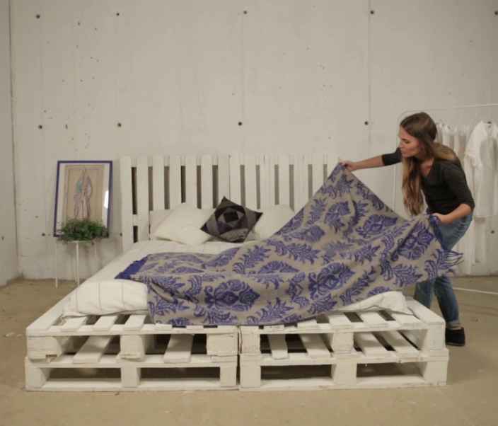 Двуспальная кровать из палет