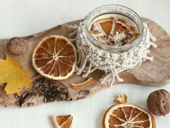 Восковое саше и свечи с ароматом апельсина