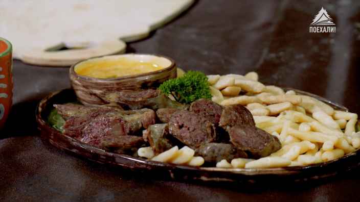 Домашняя сушёная колбаса с галушками