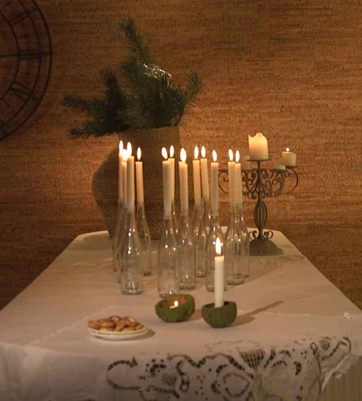 Подсвечники из стеклянных бутылок