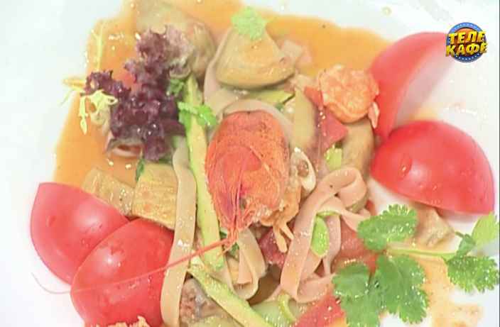 Раковые шейки с овощным рагу