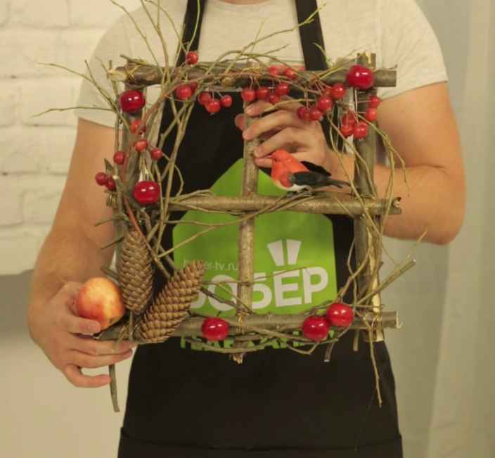 Декоративный венок из сухих веток