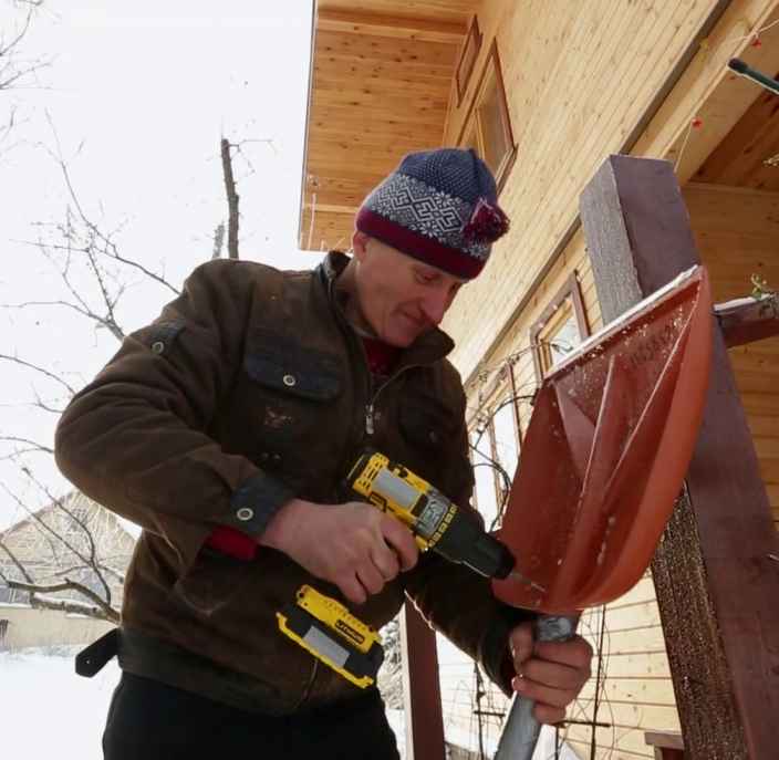 Как укрепить лопату для уборки снега