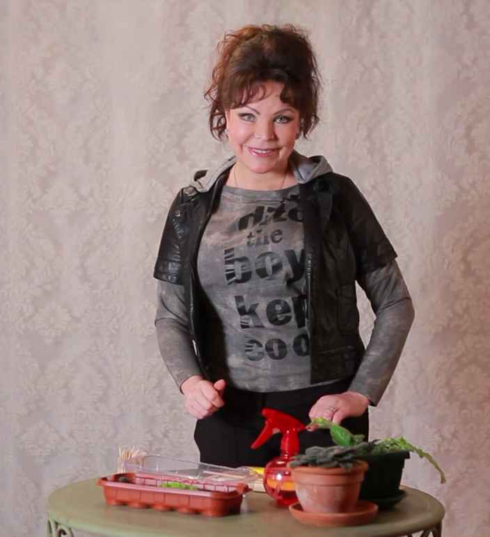 Как размножать бесстебельные растения
