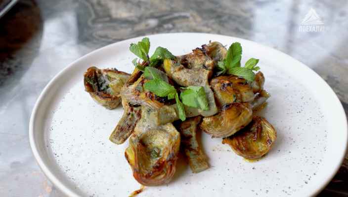 Артишоки по-римски с куриным бульоном