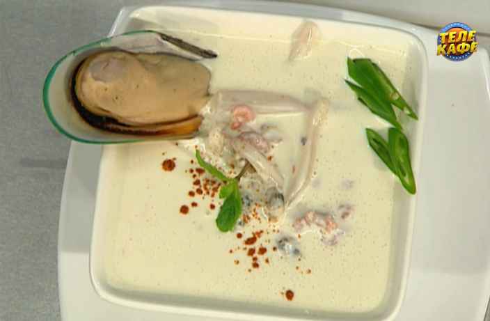 Суп из морепродуктов в молочном соусе