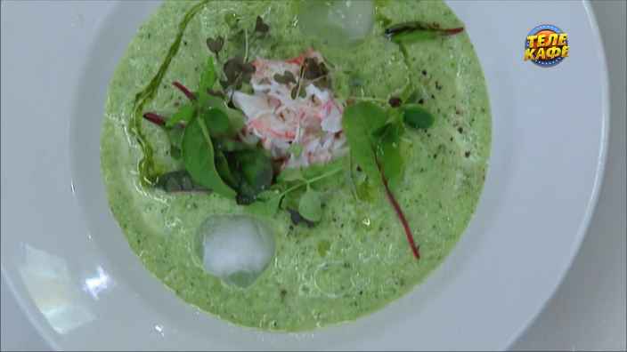 Холодный огуречный суп с крабовым мясом