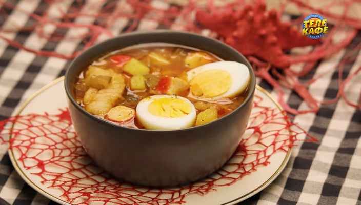Рыбная солянка с крабовыми палочками