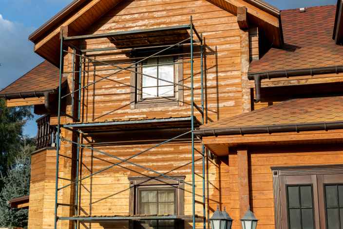 Как выбрать фасадную краску для деревянного дома