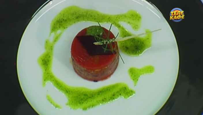 Овощной террин с томатным желе и чипсами из пармезана 