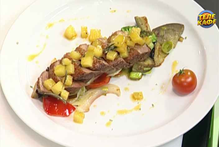 Утиная грудка с конфитюром из ананаса и розмарина