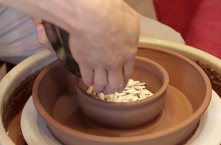 Как сделать тарелку для семечек и шелухи из глины