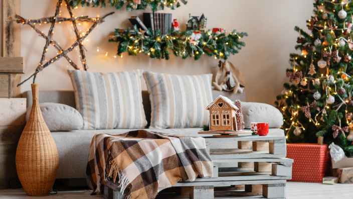 Украшаем квартиру к Новому году: 8 интересных идей