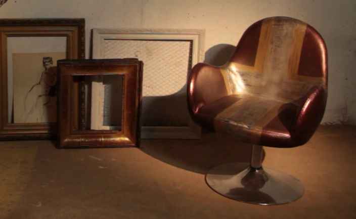 Арт-объект из старого офисного кресла