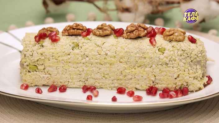 Закусочный рулет из курицы и шампиньонов