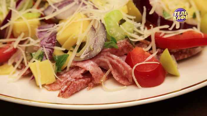 Салат с мясным ассорти