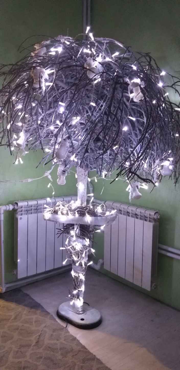Торшер из сухого дерева